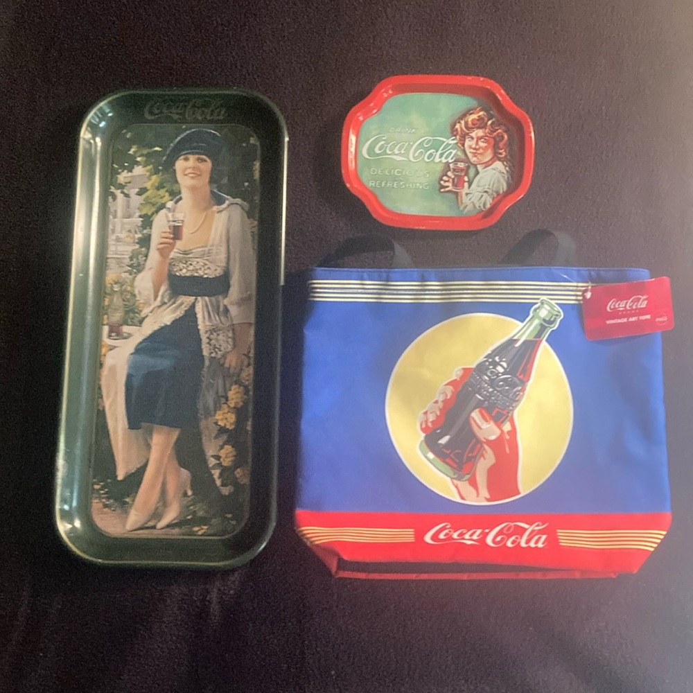 Vintage Pre-Owned Coca Cola 2 Pack Trays and 1 Tote Bag